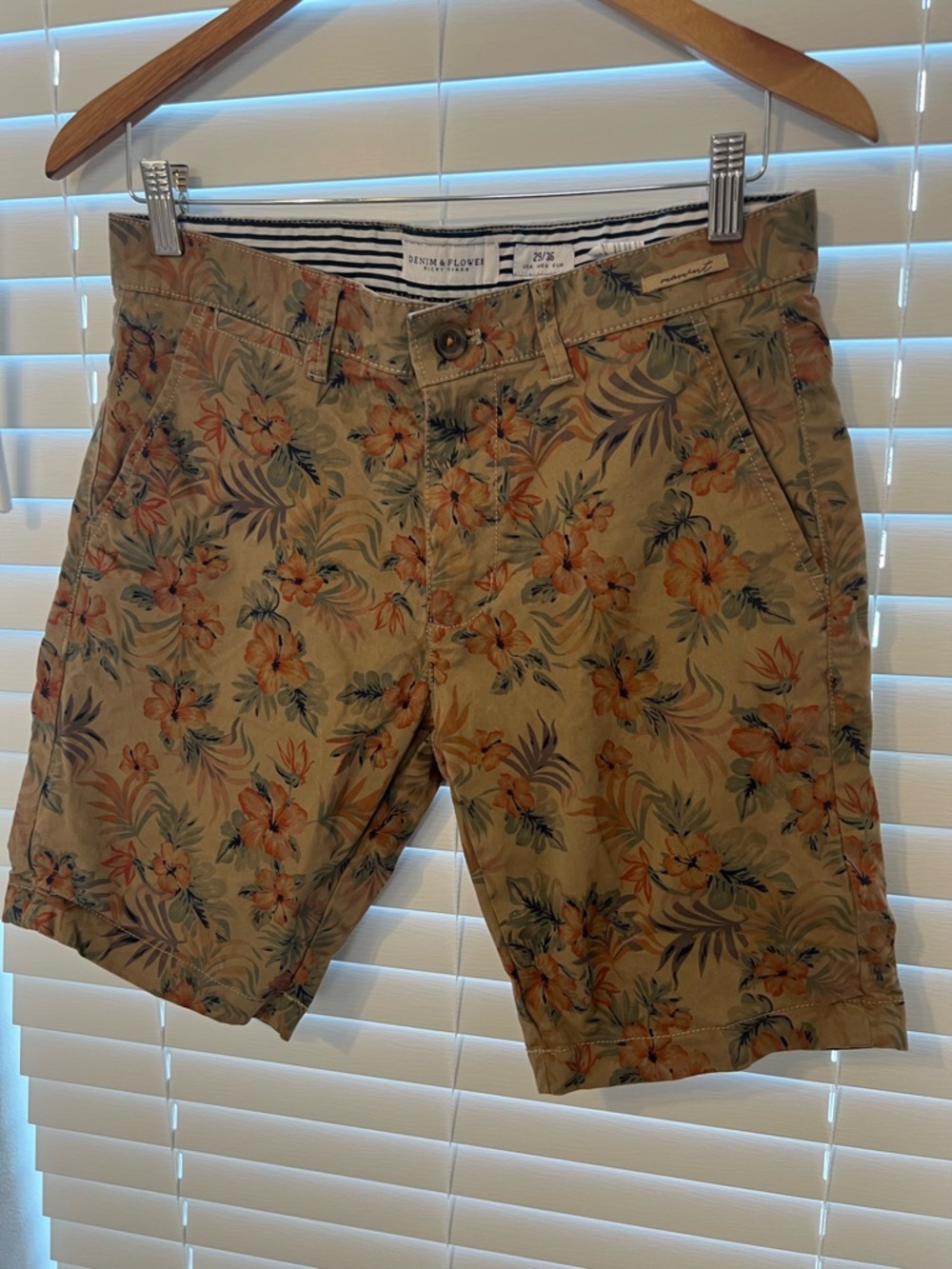 Men's Denim & Flower Floral Neutral Chino Shorts 29